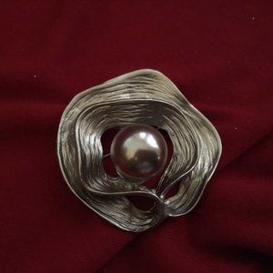 METAL HOLLOW CIRCULAR PIN 4.3cm